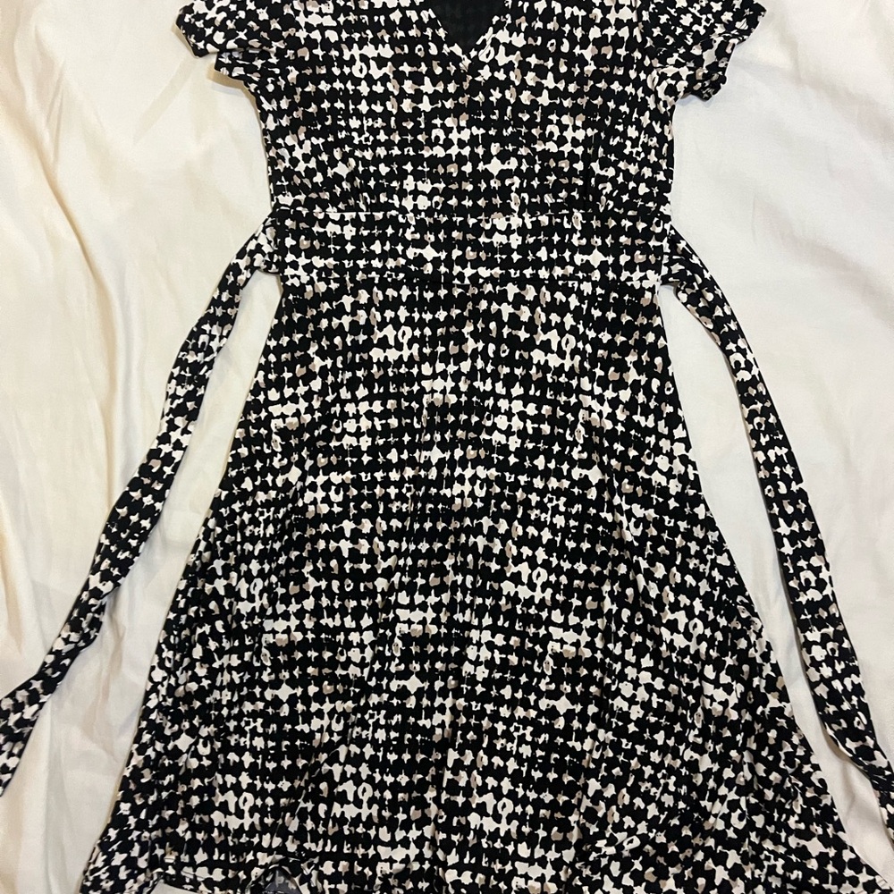Women's petite dress in size P, crossover bodice and waist tie sash